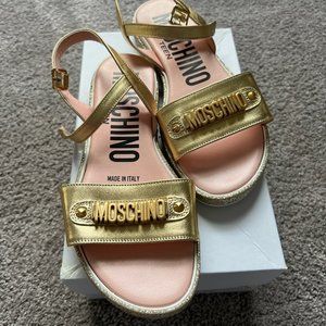 Moschino Kid Teen Gold Logo Laminato Sandal